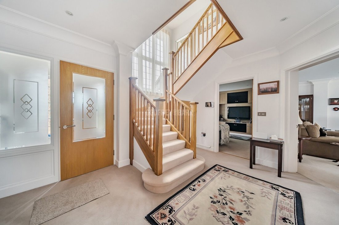 House in Barnet, England 5 - 16735249