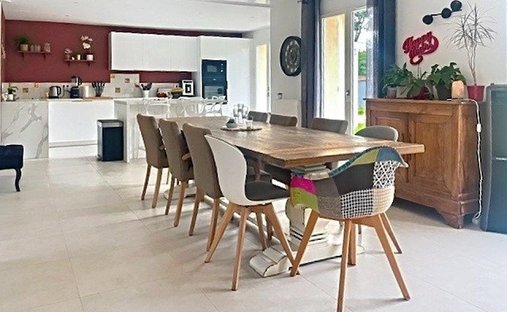 Aoc Côtes De Bourg Wine Château On 16 Hectares Ref 1029