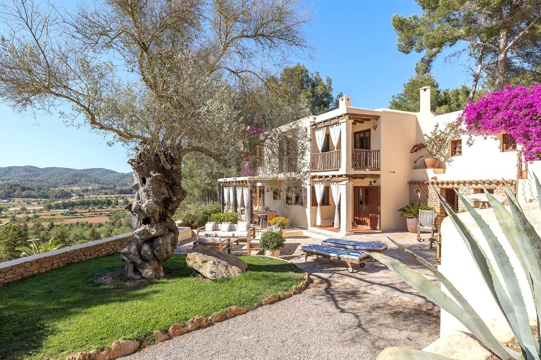 Villa in Sant Antoni de Portmany, Balearic Islands, Spain 2 - 16734740