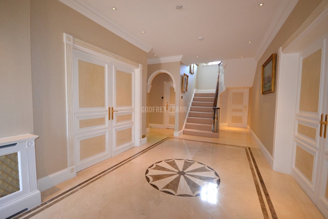 House in Barnet, England 3 - 16735165