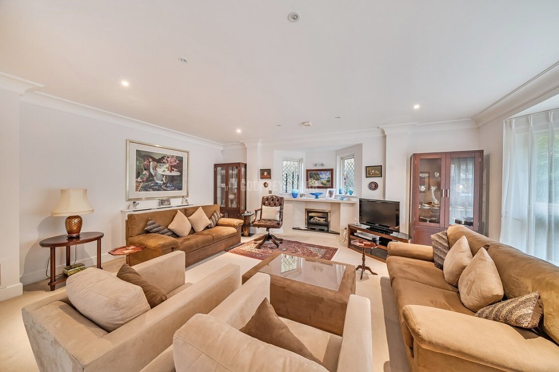 House in Barnet, England 2 - 16735249