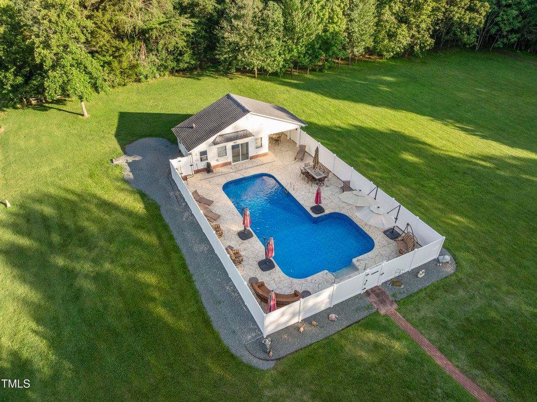 House in Julian, North Carolina, United States 4 - 16733675