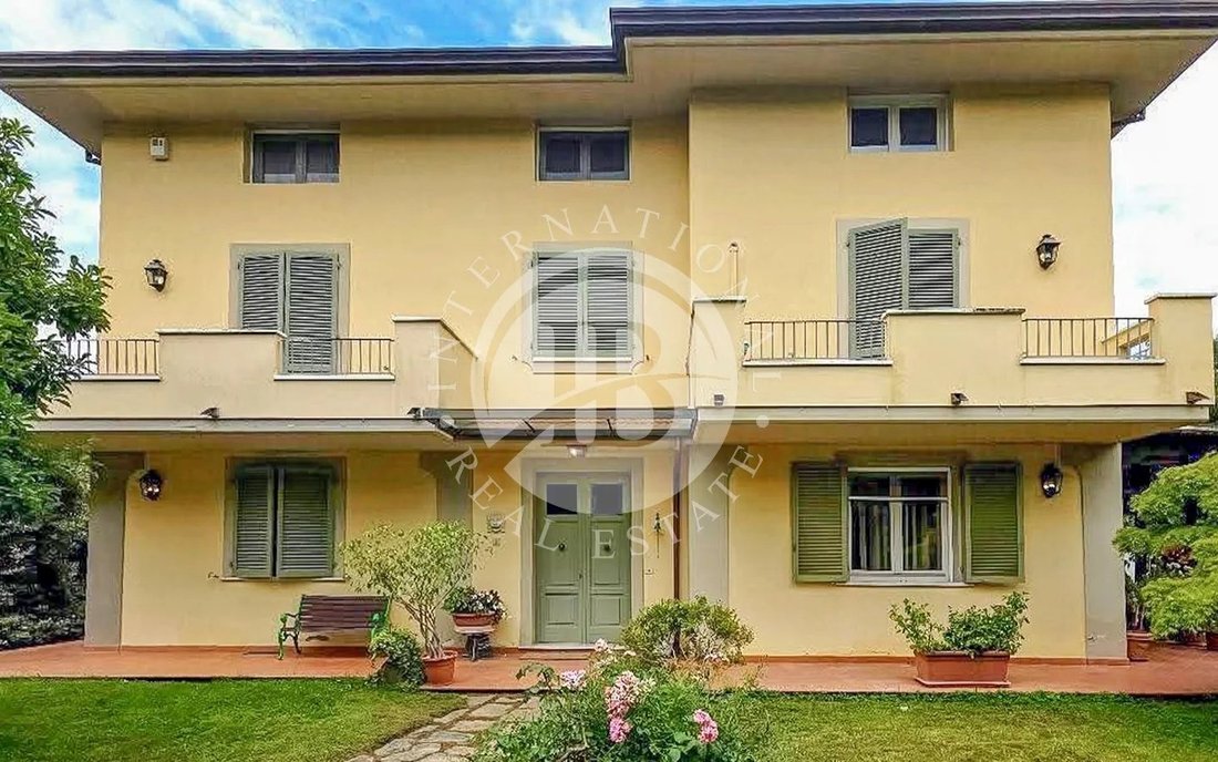 Villa in Marina di Massa Centro, Massa, Italy 4 - 16731626