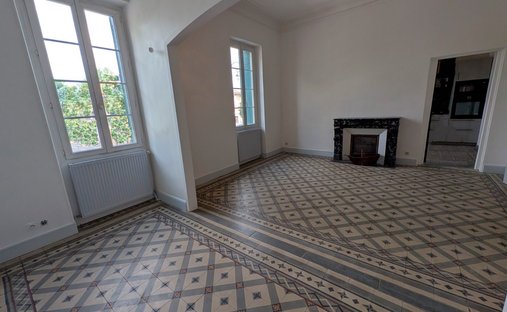 Castle for Sale in Le Thor, Provence-Alpes-Côte d'Azur, France