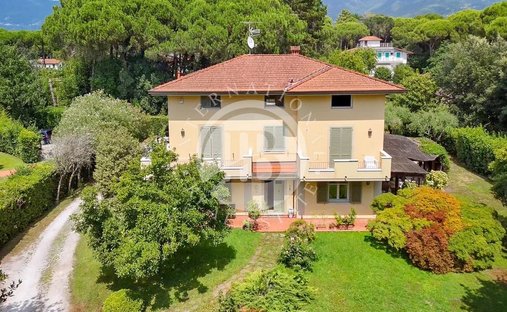 Villa in Marina di Massa Zentrum, Massa, Italien 1