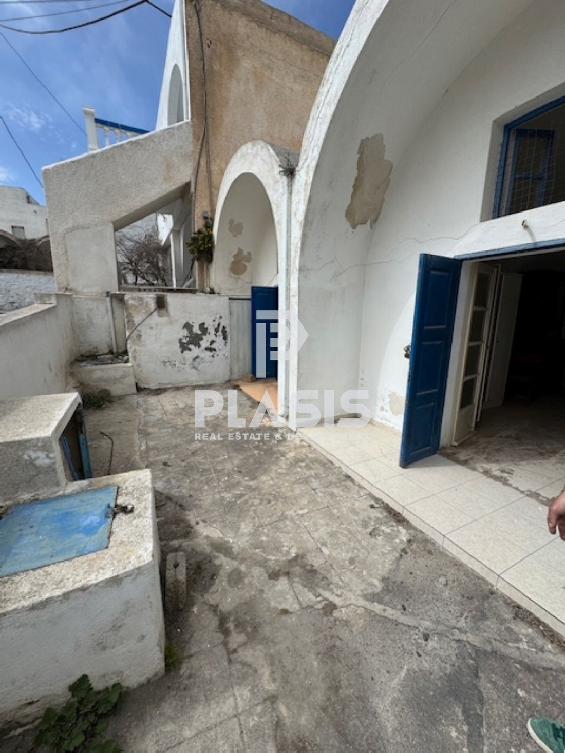 House in Thira, Aegean, Greece 1 - 15366444