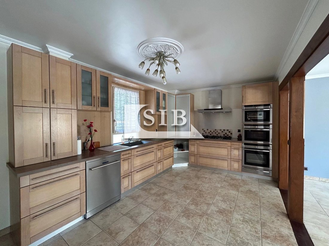House in Longpont-sur-Orge, Ile-de-France, France 3 - 16737293