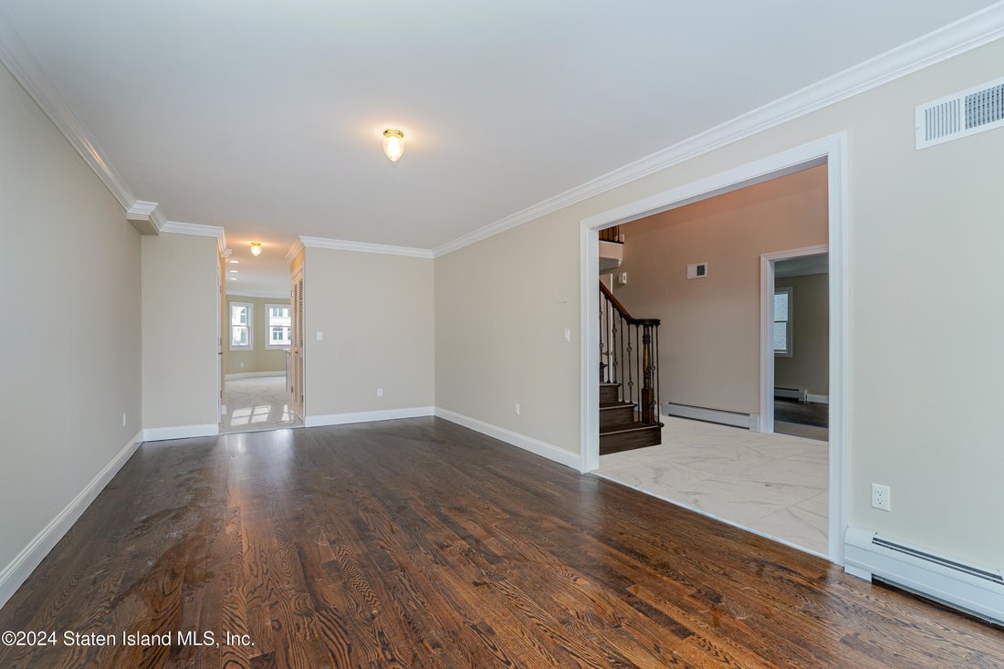 House in New York, New York, United States 4 - 16730773