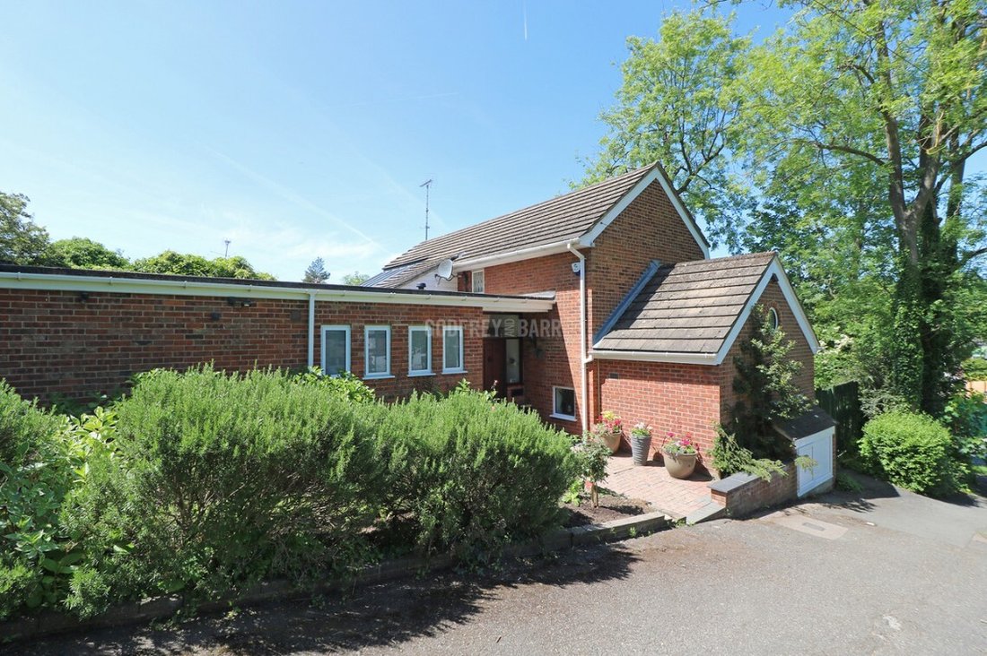 House in Barnet, England 2 - 16735115