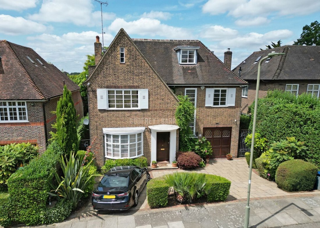 House in Hampstead Garden Suburb, Barnet, England 1 - 16735072
