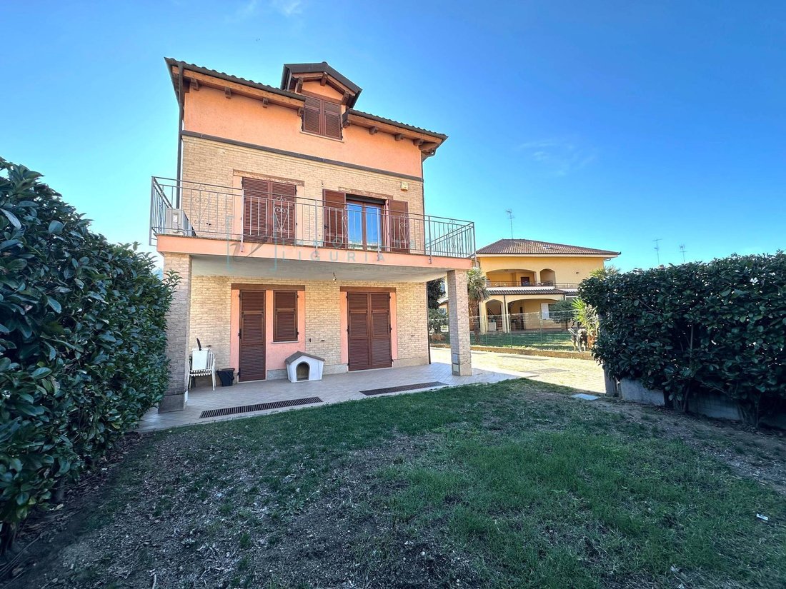 Villa in Villanova d'Albenga, Liguria, Italy 2 - 16736510