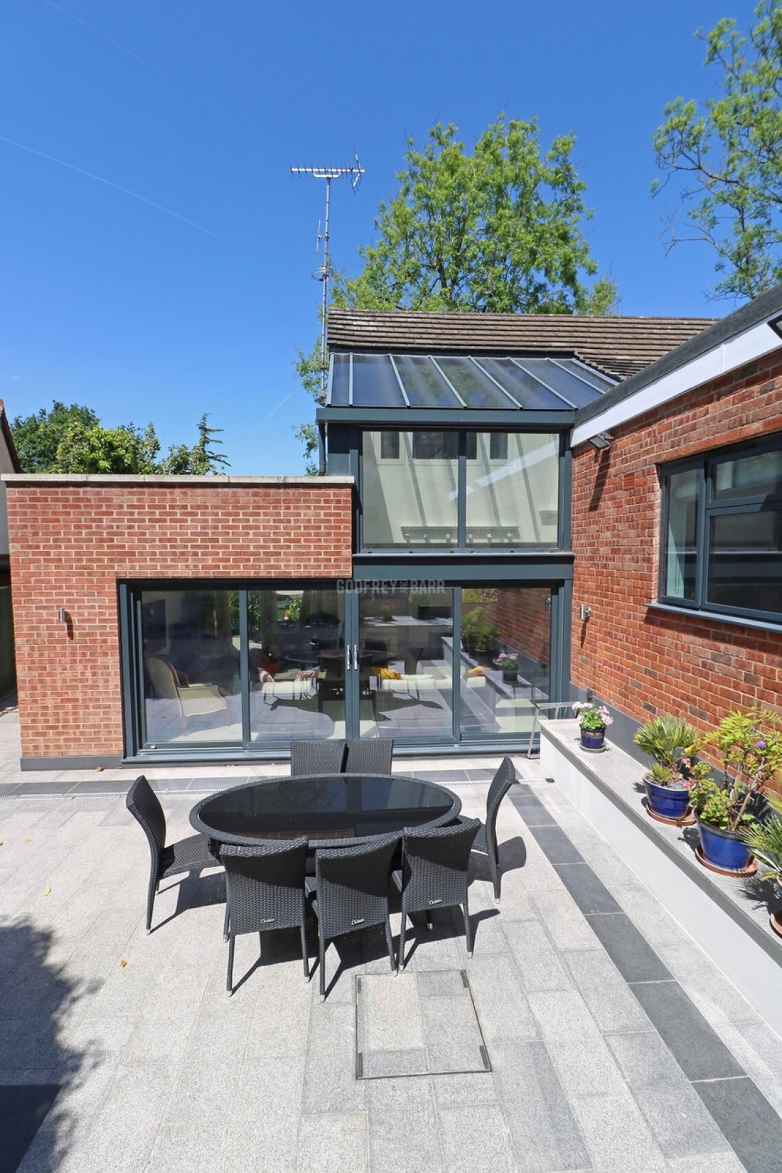 House in Barnet, England 5 - 16735115