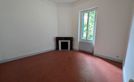 Castle for Sale in Le Thor, Provence-Alpes-Côte d'Azur, France