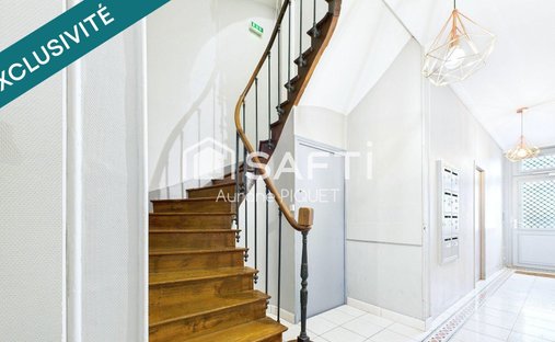 Castle for Sale in Niort, Nouvelle-Aquitaine, France