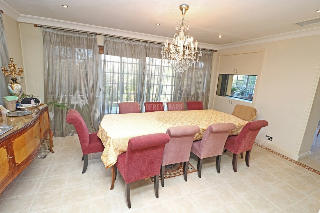 House in Hampstead Garden Suburb, Barnet, England 5 - 16735072