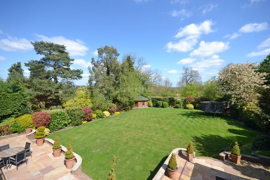House in Barnet, England 2 - 16735165