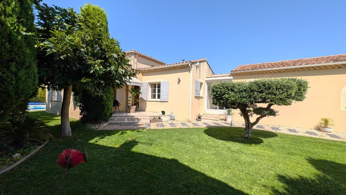 Villa in Ouest, Entraigues-sur-la-Sorgue, France 1 - 16737400