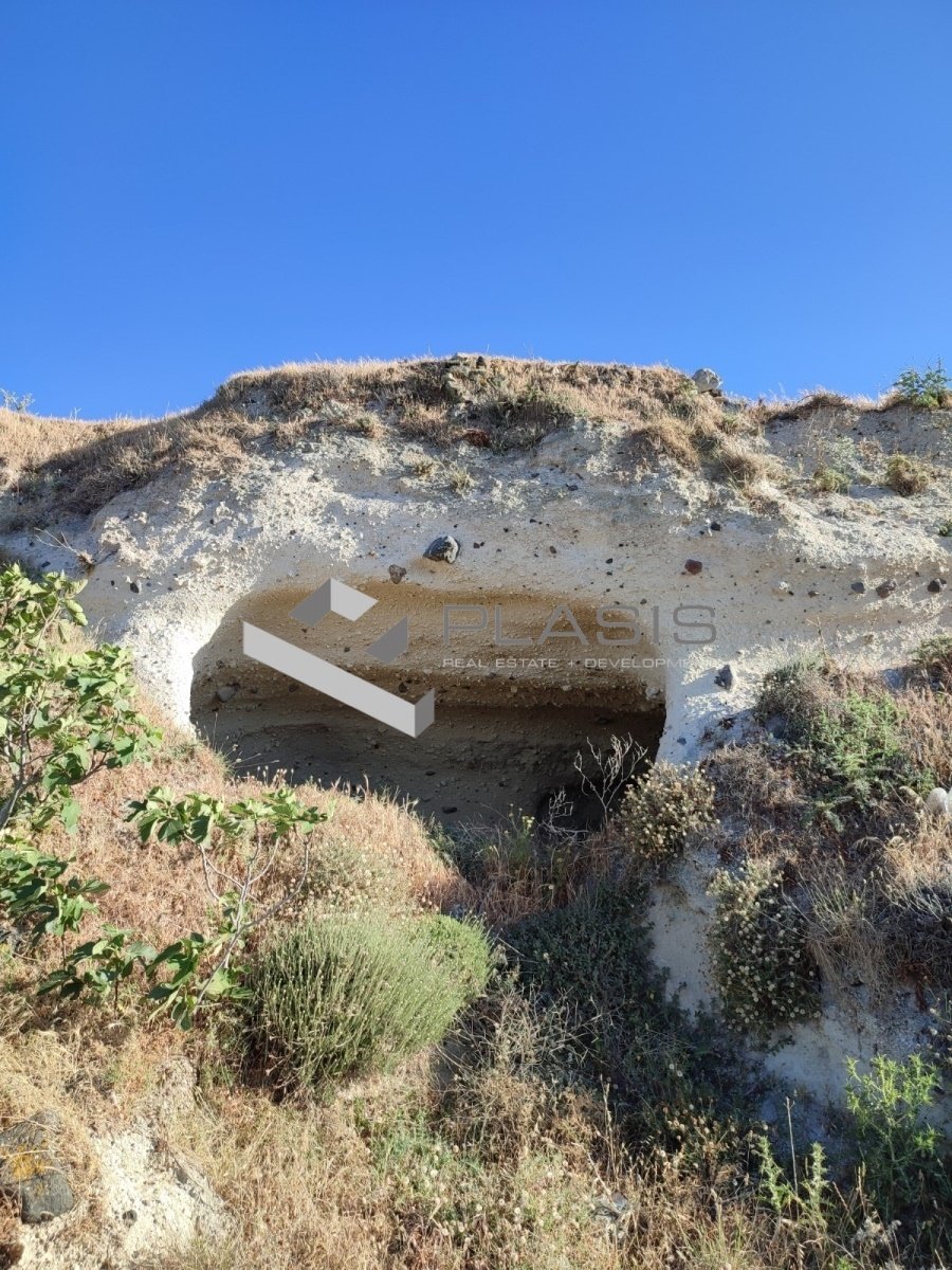 Land in Thira, Aegean, Greece 4 - 15729567