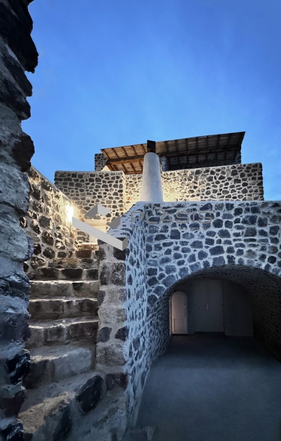 House in Thira, Aegean, Greece 2 - 15190852