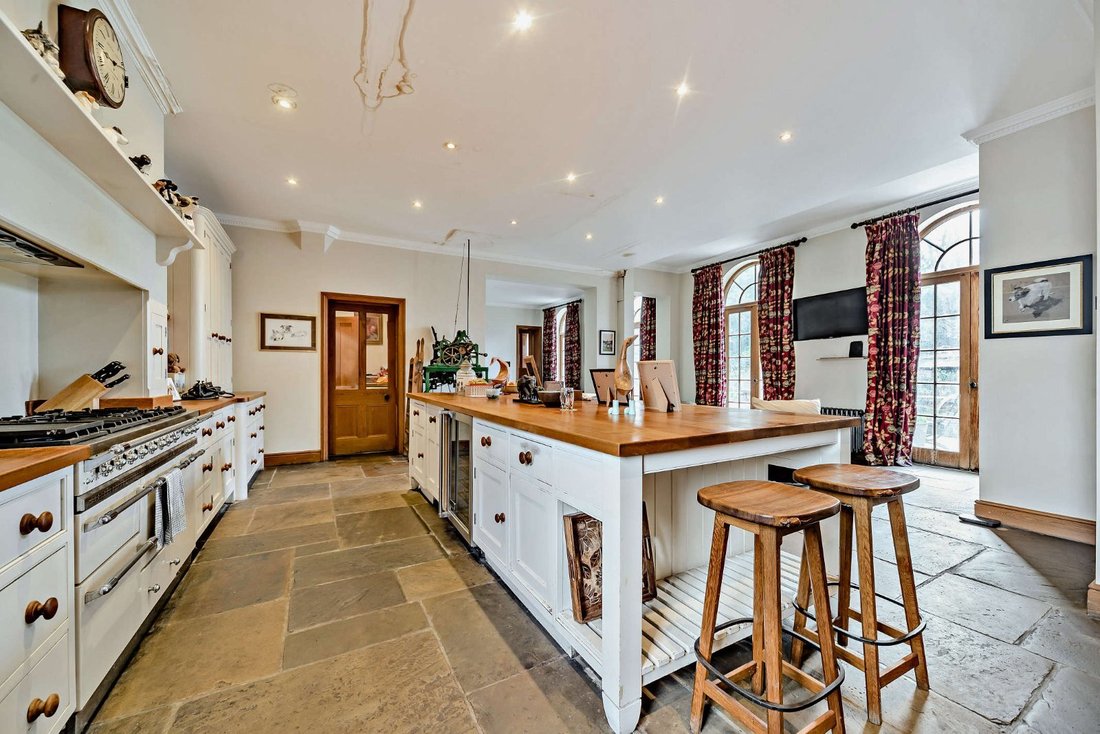 House in Aston Rowant, England 2 - 16730170