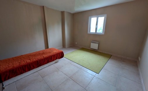 Castle for Sale in Le Thor, Provence-Alpes-Côte d'Azur, France