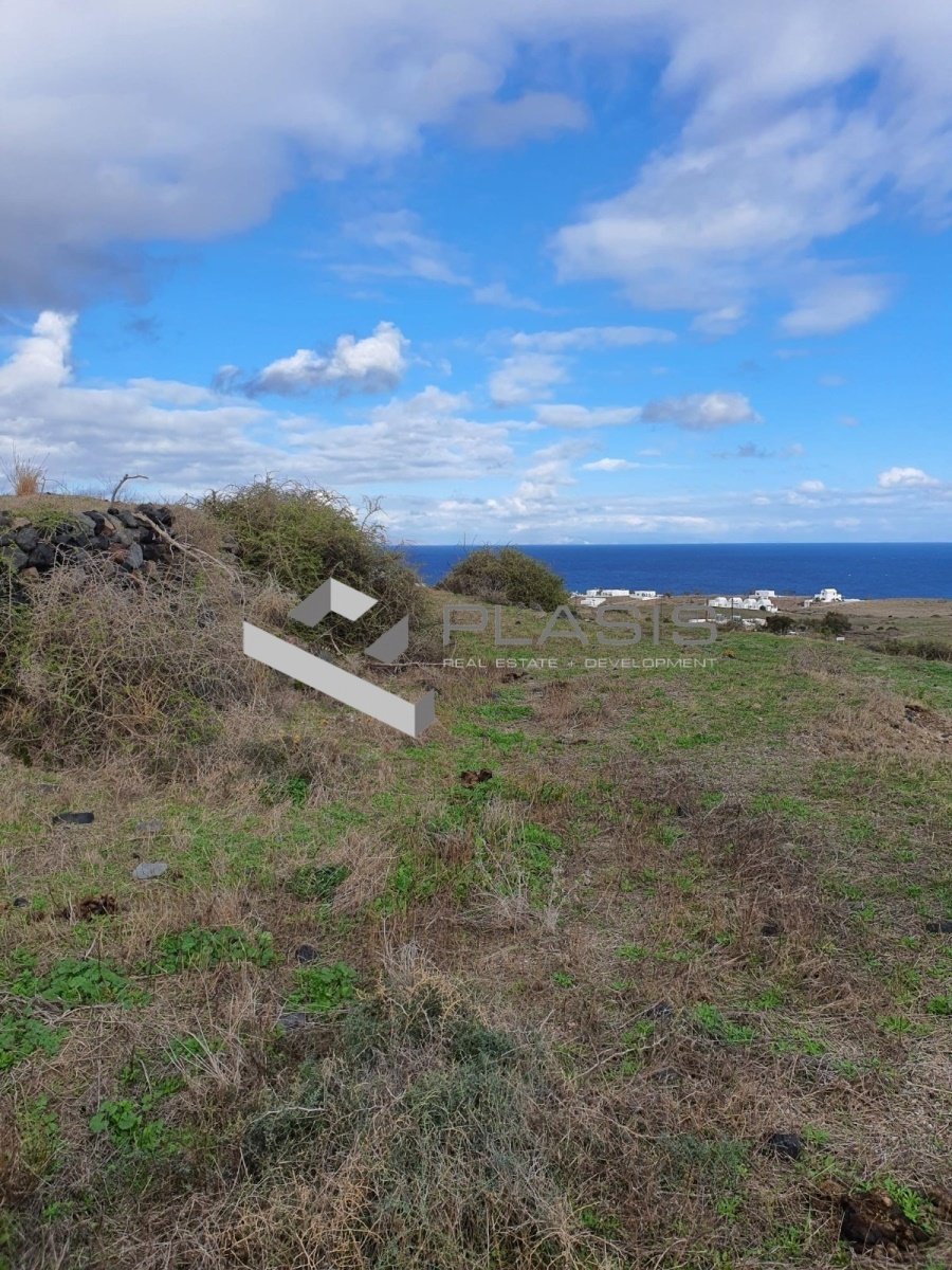 Land in Thira, Aegean, Greece 3 - 15731206