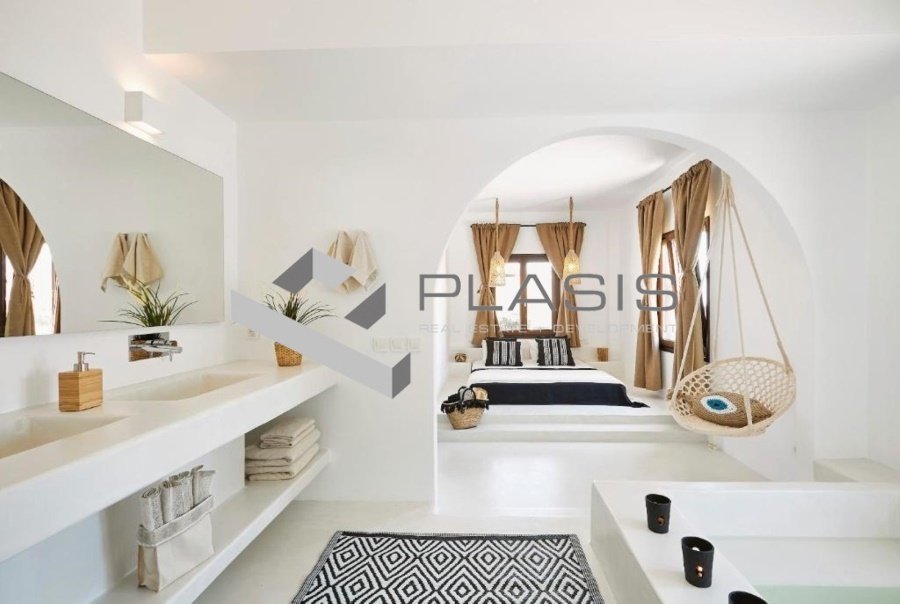 House in Thira, Aegean, Greece 4 - 15941866