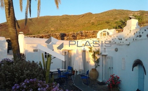House in Community of Ia, Ia, Greece 1