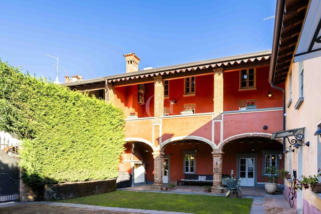 Villa in Cazzago San Martino, Lombardy, Italy 1 - 16737682