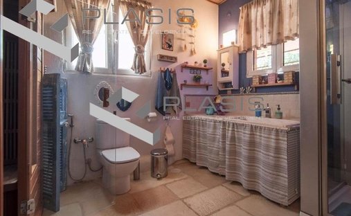 House in Dione, Pikermi, Attica 1