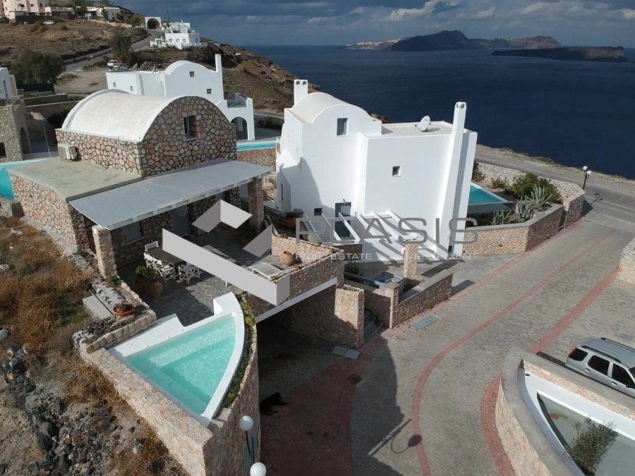 House in Thira, Aegean, Greece 2 - 15190811