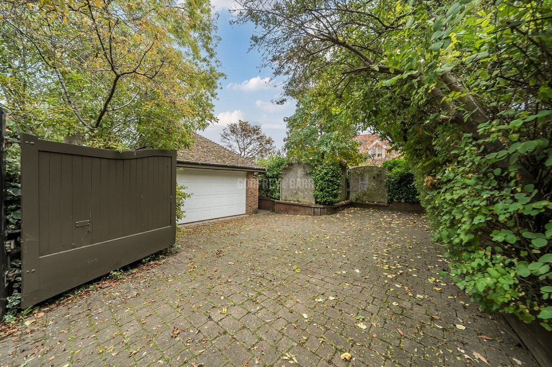 House in Barnet, England 3 - 16735249