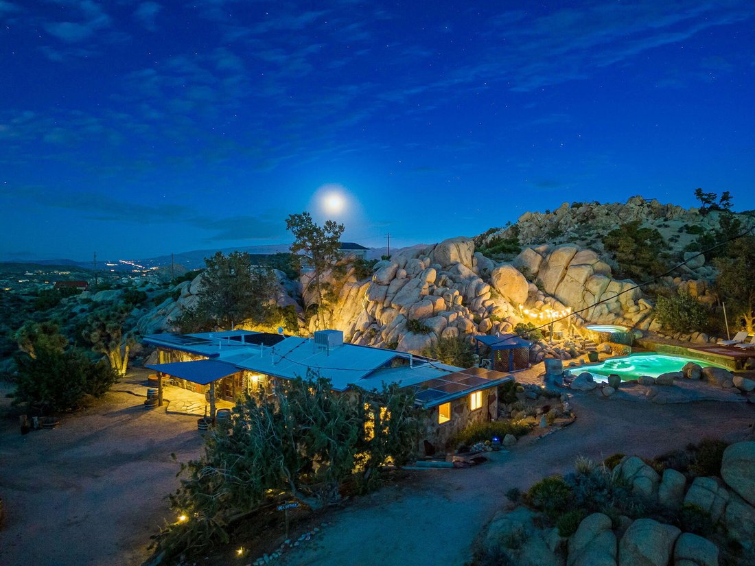 House in Yucca Valley, California, United States 3 - 16731387