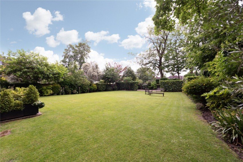 Apartment in Dagenham East, England 2 - 16734602