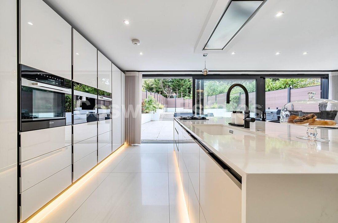 House in Barnet, England 3 - 16734707