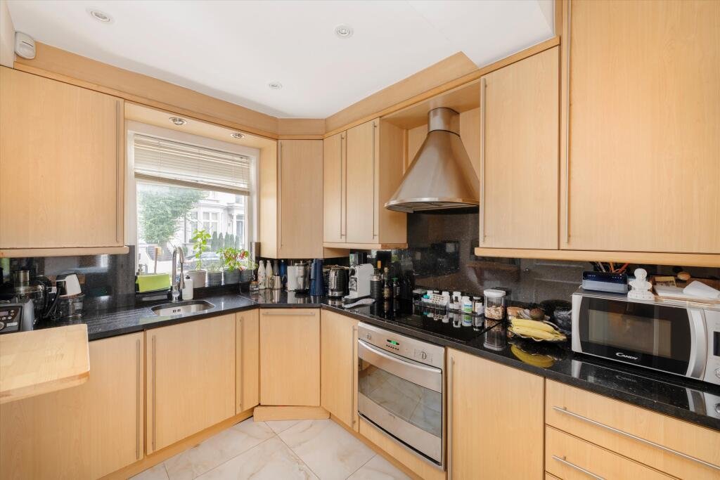 Apartment in Belsize Park, Camden, England 5 - 16734843