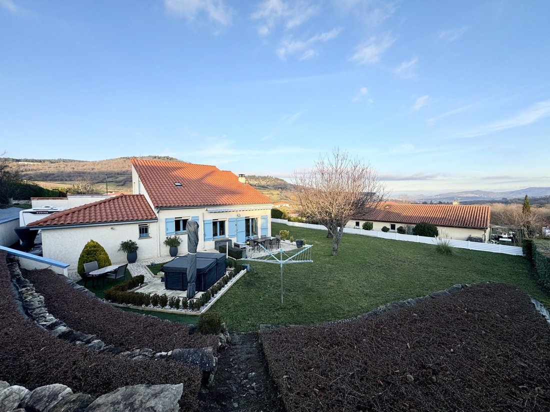 House in Chanonat, Auvergne-Rhône-Alpes, France 1 - 16737321