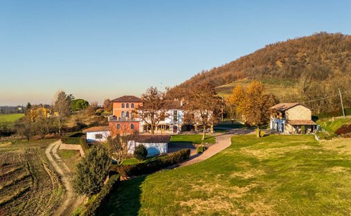 Villa a Volpedo, Piemonte, Italia 1