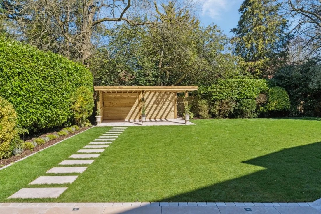 House in Gerrards Cross, England 3 - 16735109