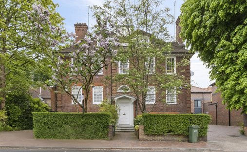 Apartment in Hampstead, Camden, England 1
