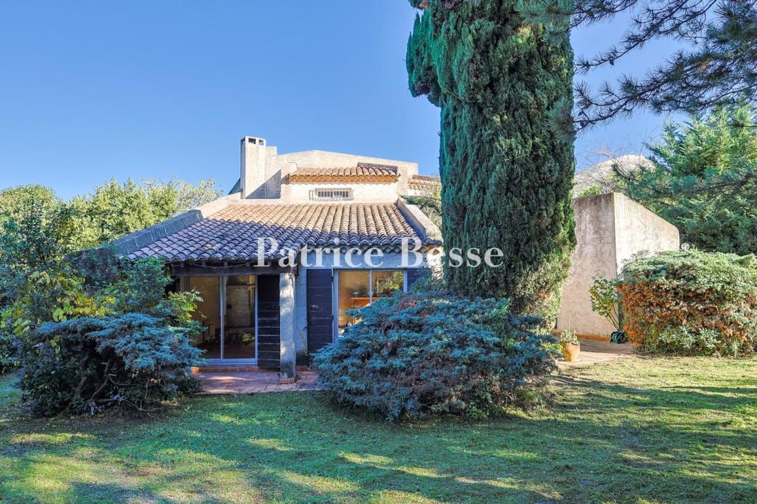 Villa in Le Redon, Marseille, Provence-Alpes-Côte d'Azur 1 - 16735473