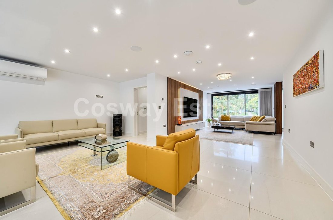 House in Barnet, England 4 - 16734707