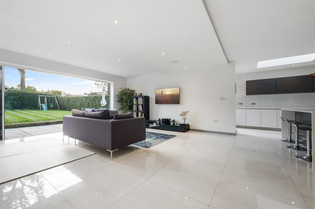 House in Finchley, Barnet, England 2 - 16735012