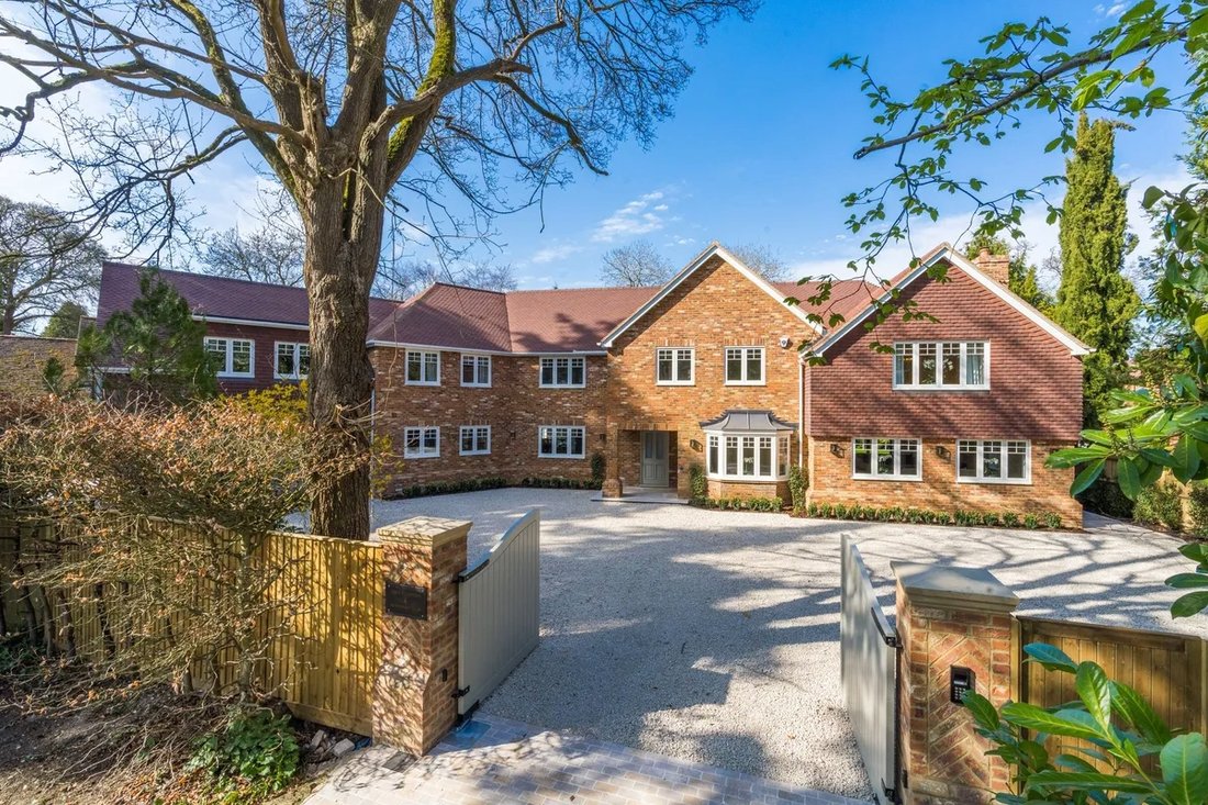 House in Gerrards Cross, England 1 - 16735109