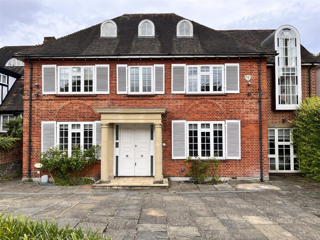 House in Ealing (London Borough of Ealing), Ealing, England 3 - 16735014