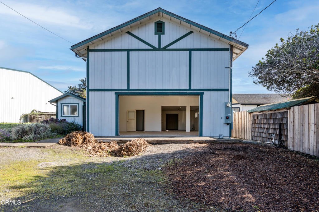 Fort Bragg, California, United States 3 - 16736038