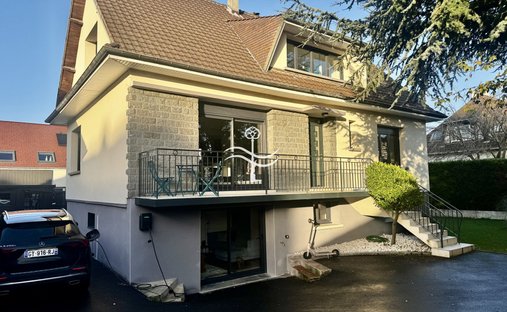 House in La Verte Vallée, Caen, France 1