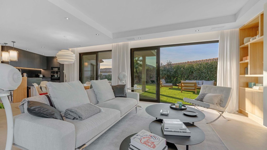 House in Ville-Les Saquedes-Le Bouillonnet, Sainte-Maxime, France 2 - 16736327