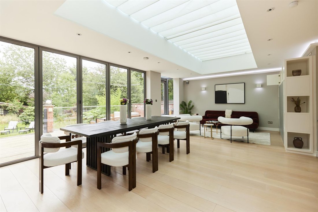 House in Ealing (London Borough of Ealing), Ealing, England 1 - 16735014