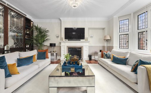 Apartment in Mayfair, Westminster, England 1